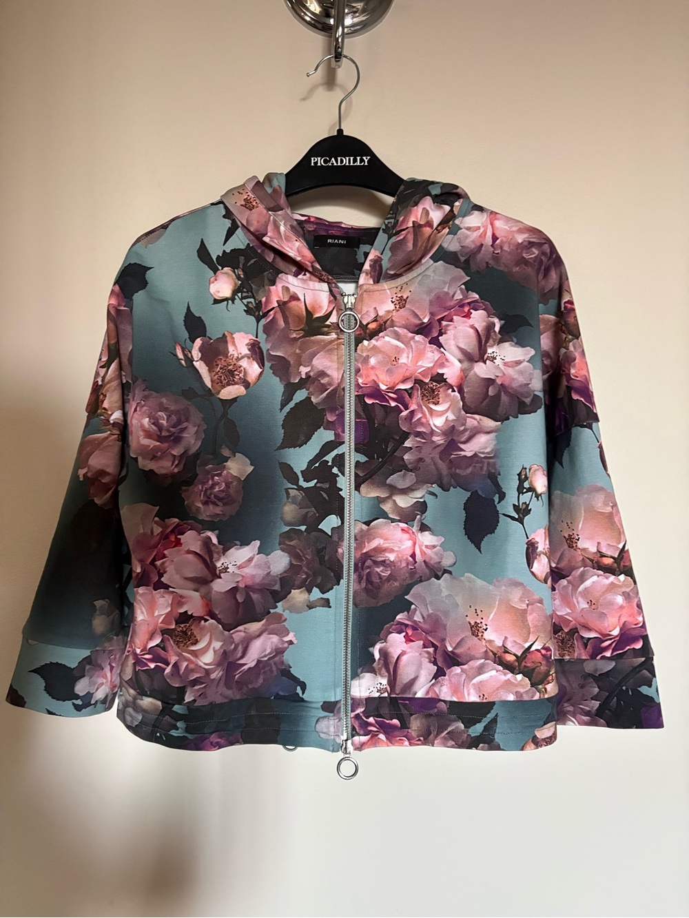 RIANI- Floral Zip-Front Hoodie  4 Us